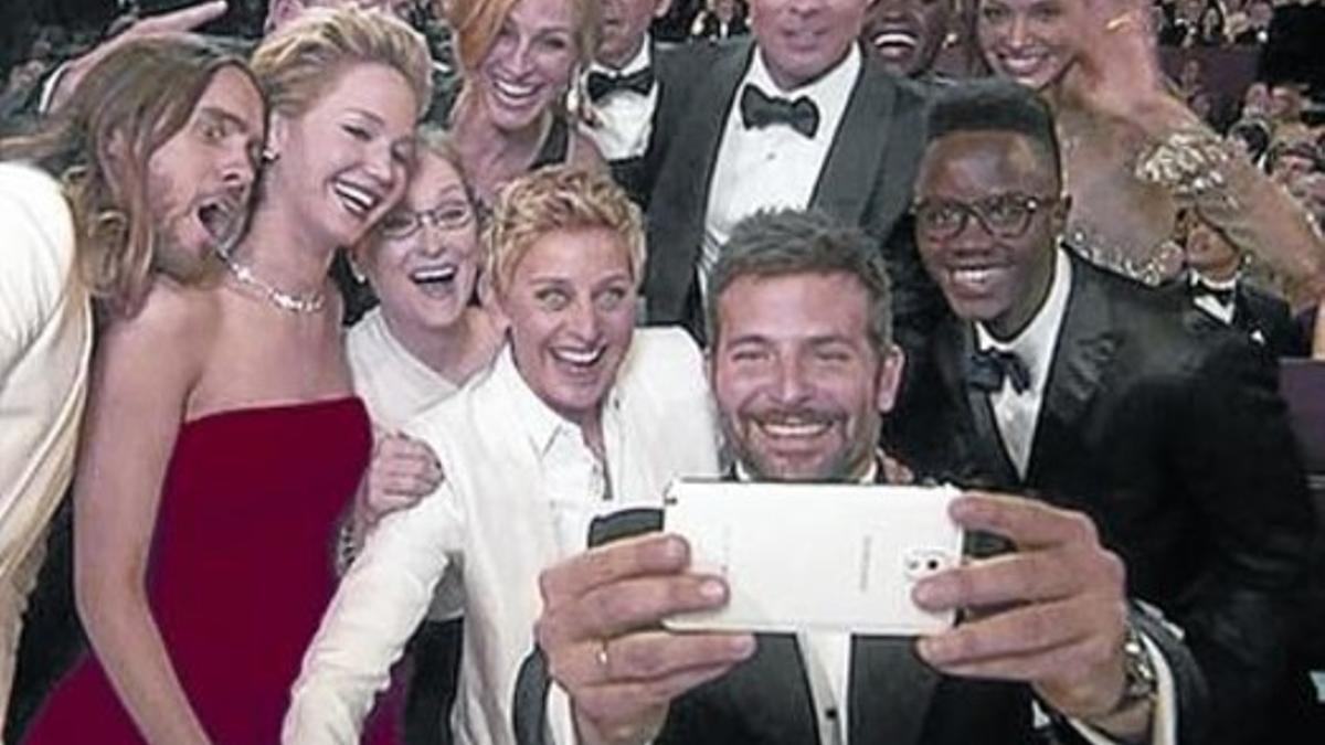 El nada desinteresado 'selfie' de DeGeneres_MEDIA_1