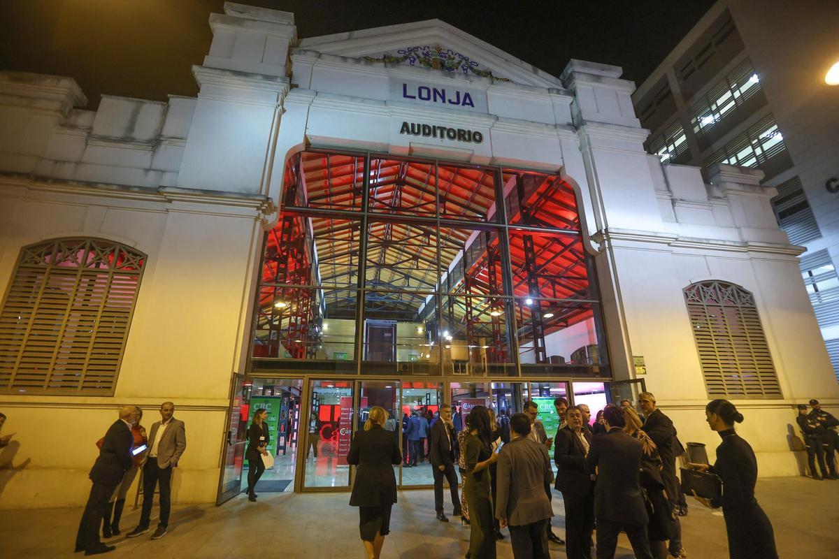 La gala de la Noche de la Economía de la Cámara de Orihuela se celebró en el Auditorio de La Lonja