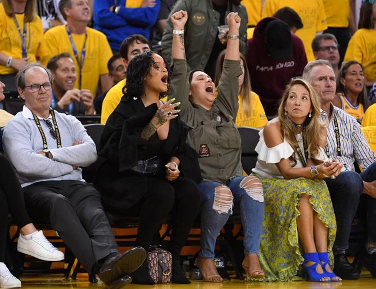 Rihanna durante los play off de la NBA