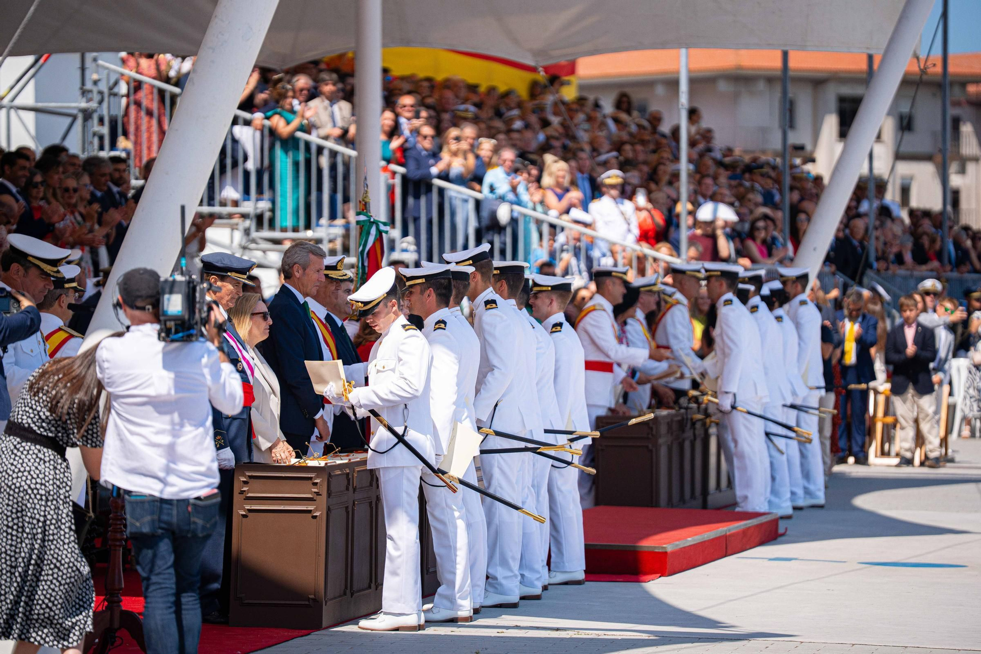 Leonor recibe de manos de Felipe VI la Gran Cruz del Mérito Naval en Marín
