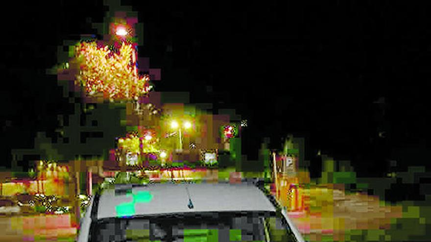 Un policia de Sant Feliu sanciona dos cotxes del cos per no haver passat la ITV