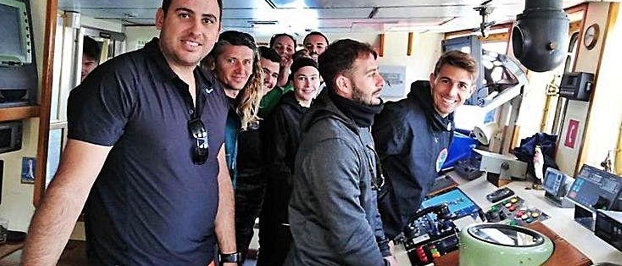 Alumnos de primer curso del ciclo formativo de grado superior de Transporte Marítimo y Pesca de Altura, la pasada semana, en una clase práctica en &#039;La Bocaina&#039;.