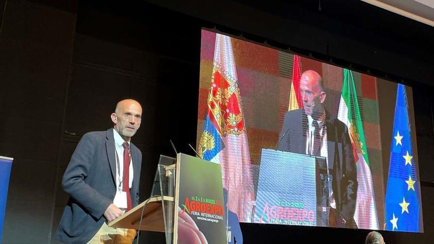 El secretario general de Población y Desarrollo Rural Manuel Mejías en Agroexpo.