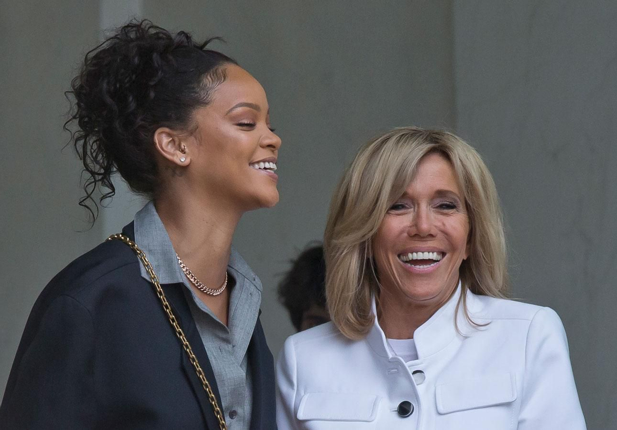 El look de Rihanna con traje de chaqueta en el Elíseo francés, junto a Brigitte Macron