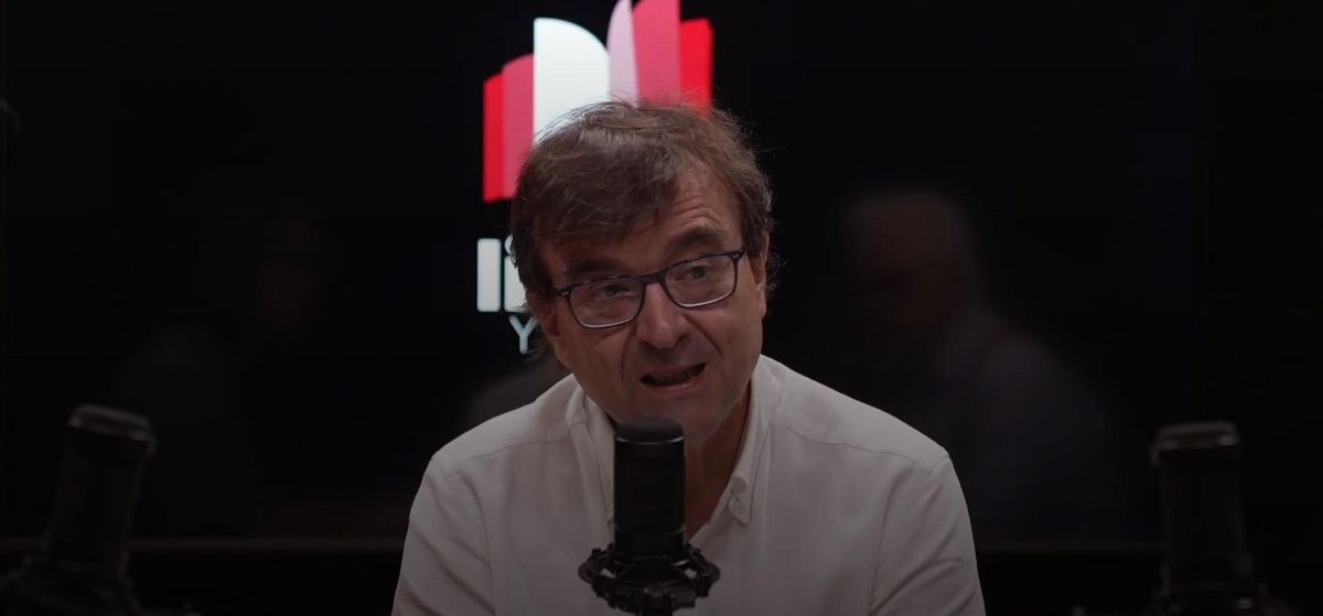 El escritor Javier Cercas en el videopodcast 'Libros y cosas'.