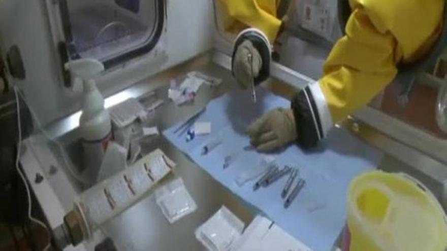 Paralizadas las pruebas de la vacuna contra el ébola en Suiza