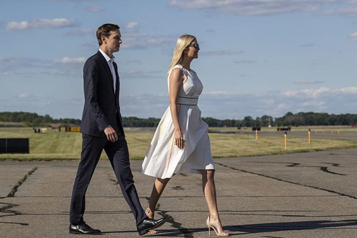 Ivanka Trump y Jared Kushner, tras volar en el Air Force One