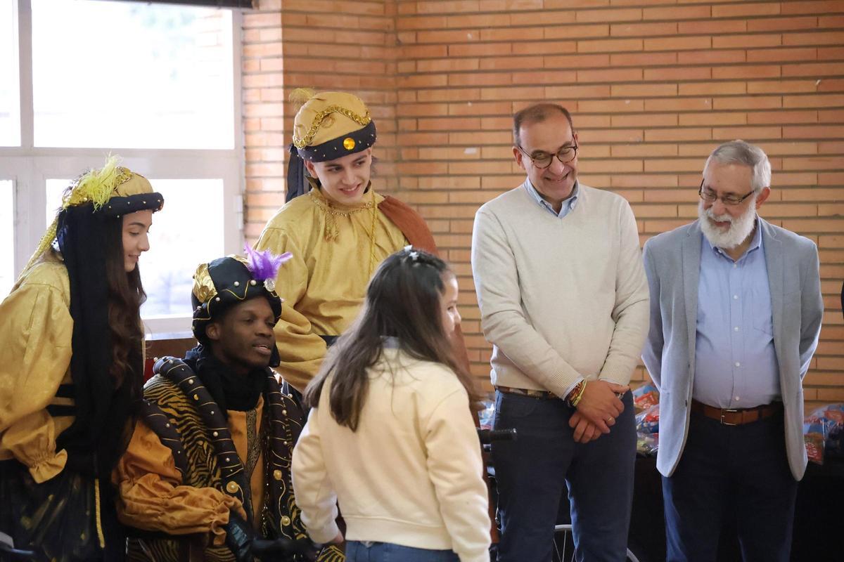 Fotogalería | Los Reyes Magos reparten bicis e ilusión en el IMAS