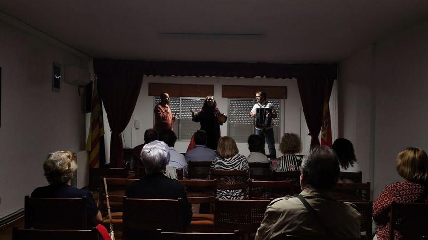 El grupo aragonés Biella Nuei presentó ‘Bufacalibos’. | SERVICIO ESPECIAL