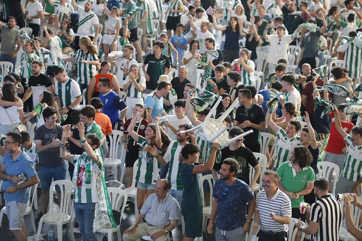 Play off de ascenso | La afición cordobesista en Vista Alegre, en imágenes