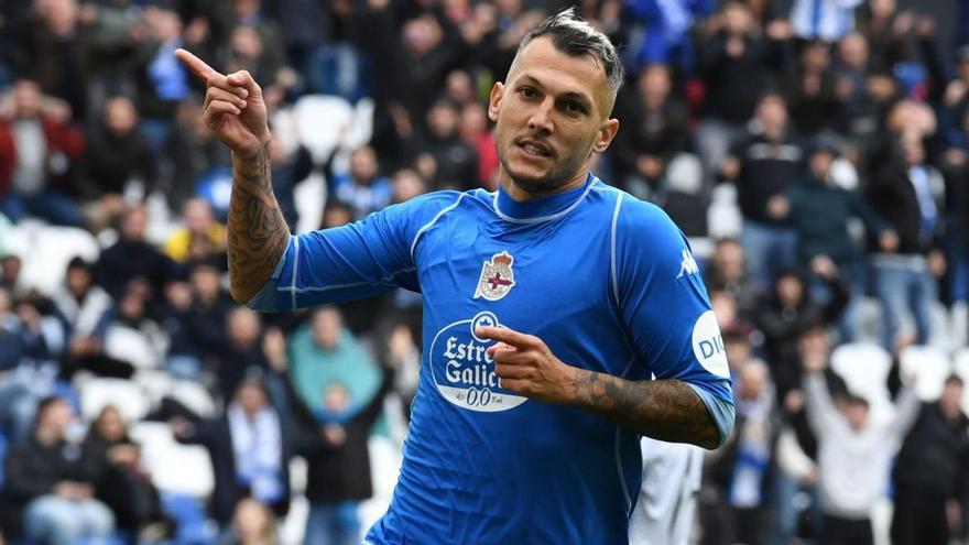 Stoichkov celebra el segundo gol del partido en Riazor.
