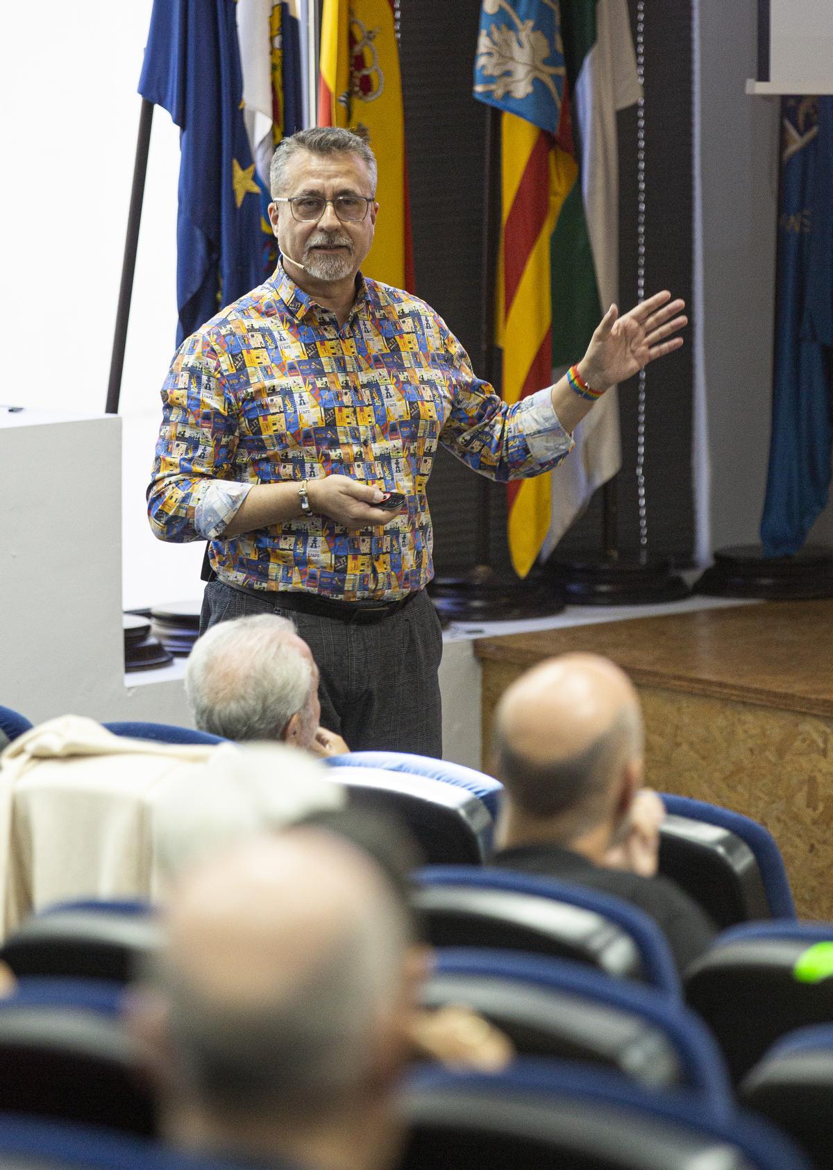 Otro momento de la conferencia de Corell sobre la divulgación científica