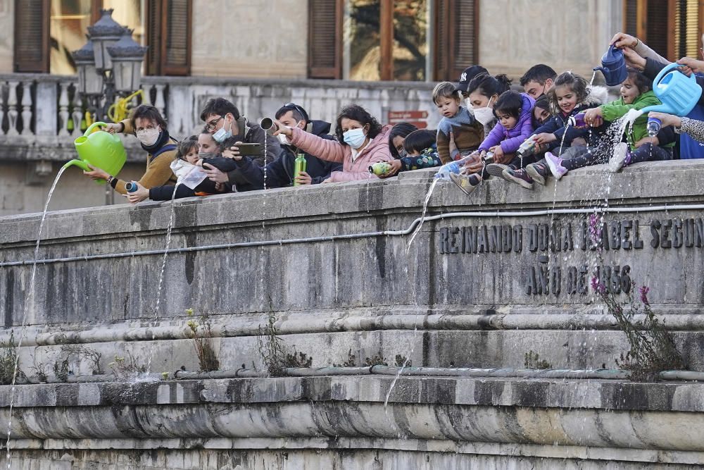 «Palanganada» al pont de Pedra per reivindicar un major cabal al Ter