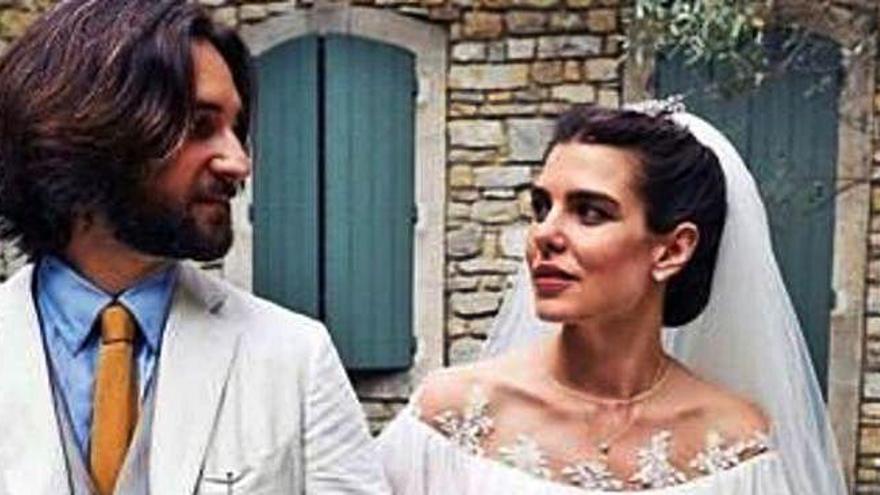 Carlota Casiraghi y Dimitri Rassam, tras su boda religiosa.