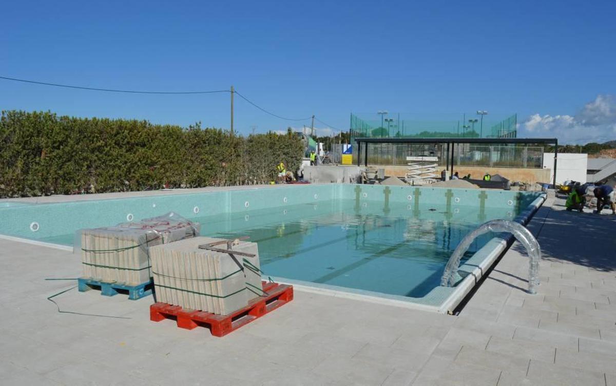 Imagen de la situación actual de las obras de las piscinas.