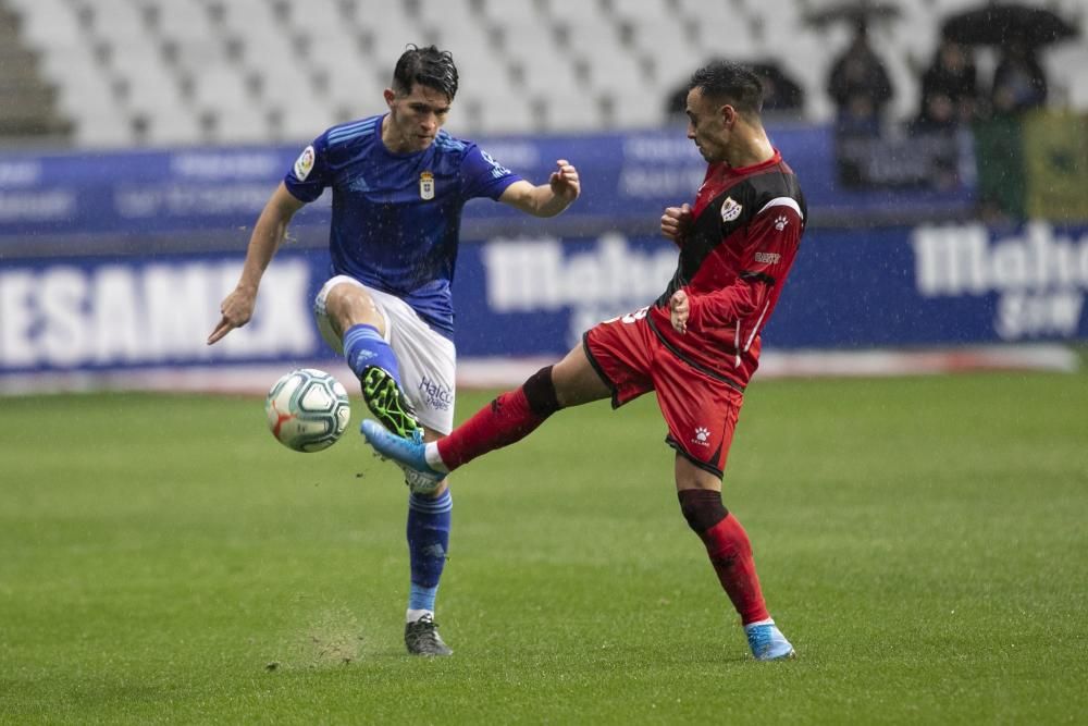 El partido entre el Real Oviedo y el Rayo Vallecano, en imágenes