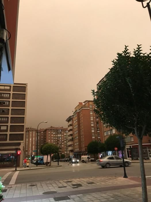 Oscuridad y fuerte olor a humo en toda Asturias