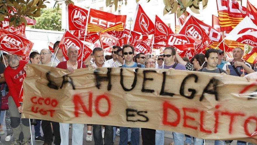 UGT y CCOO claman en Zaragoza por mantener el derecho de huelga