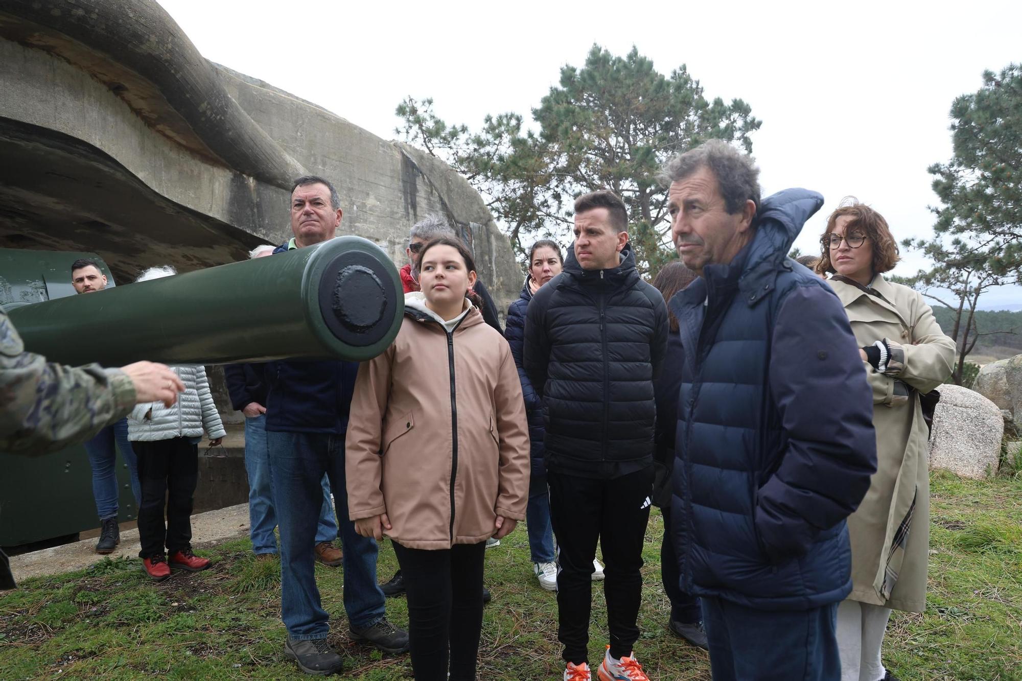 Participantres en las visitas organizadas por Pinchanogrove en la batería militar de Puerto Cuaces.