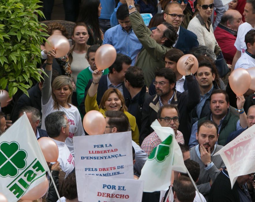 Manifestación en contra de los recortes de aulas en la enseñanza concertada