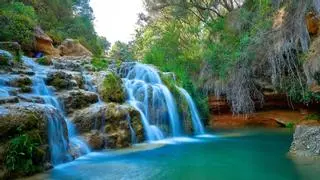 La ruta de senderismo entre cascadas y bosques que esconde uno de los rincones más bonitos de Alicante
