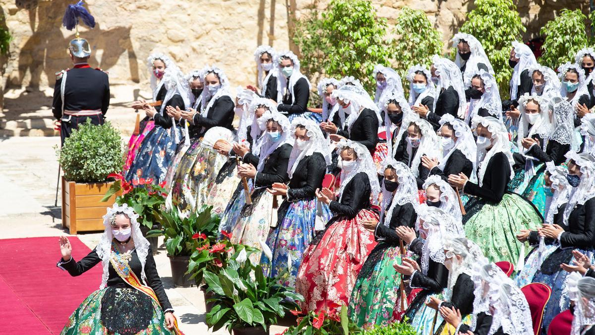 Las 82 candidatas a Bellea del Foc Infantil se reúnen en el Castillo de Santa Bárbara