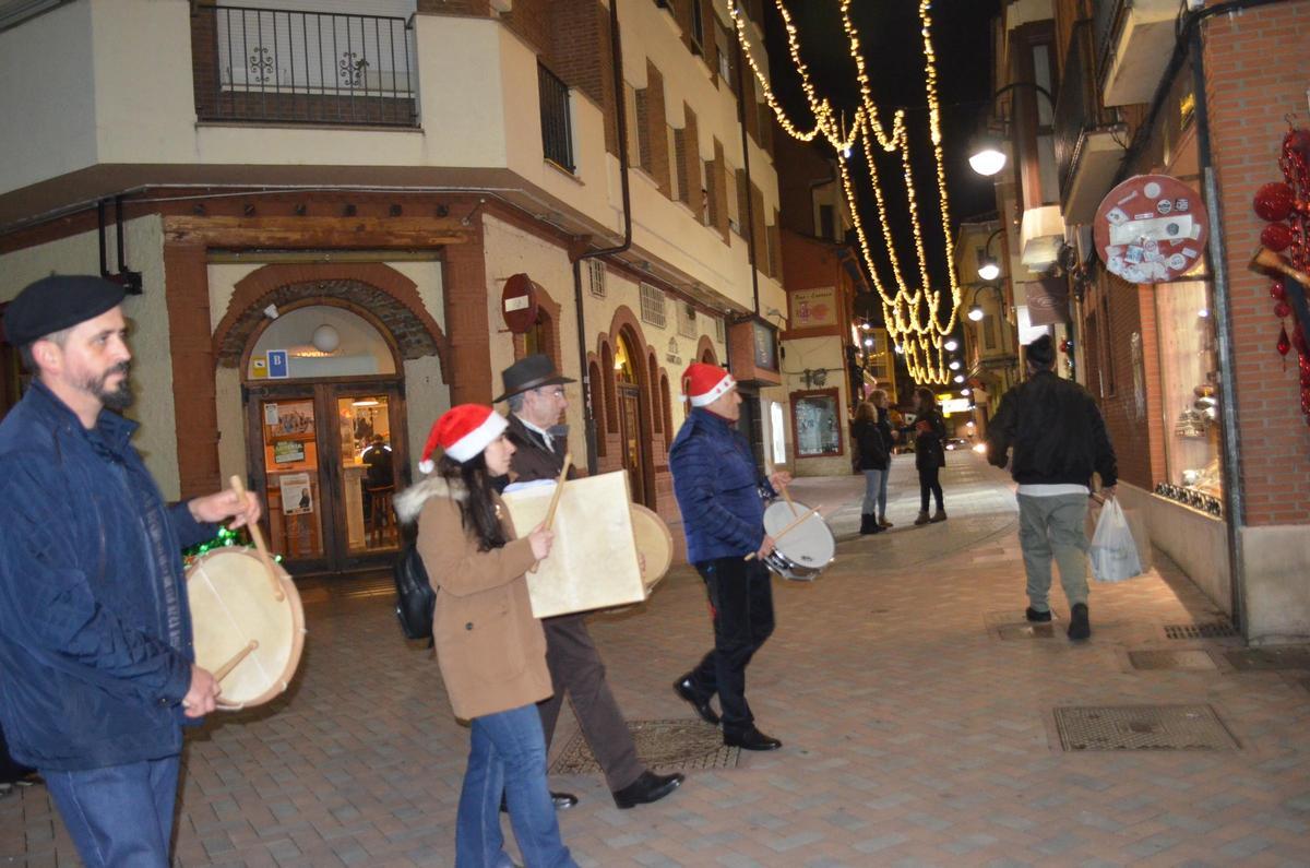 El pasacalles de folclore en Benavente, en imágenes
