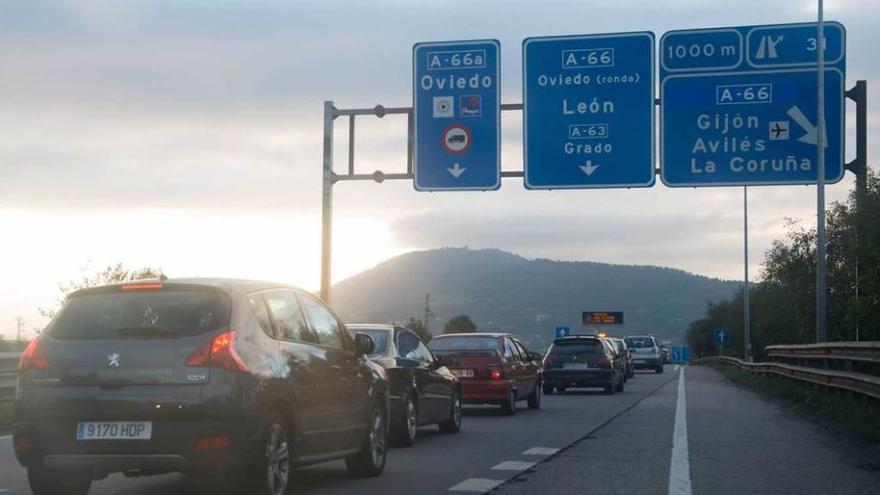 Un accidente múltiple provoca largas retenciones