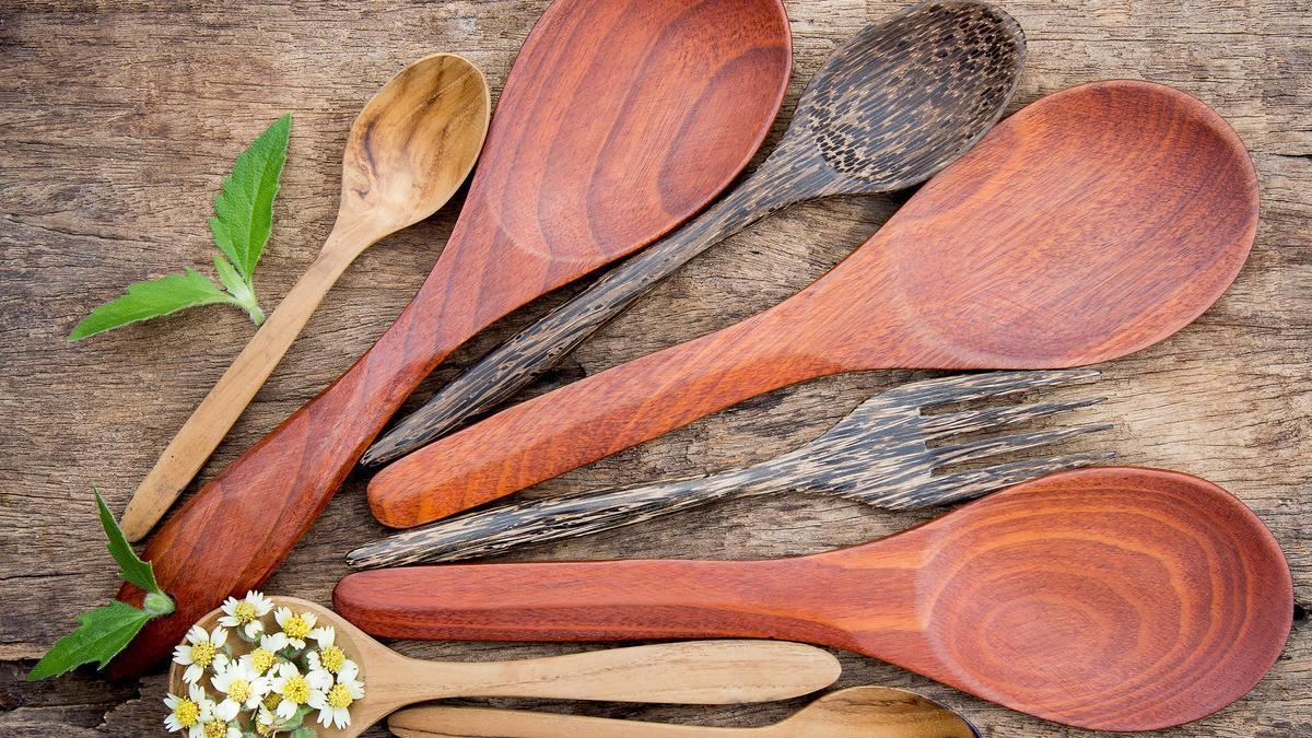 Cómo limpiar tus utensilios de cocina de madera.