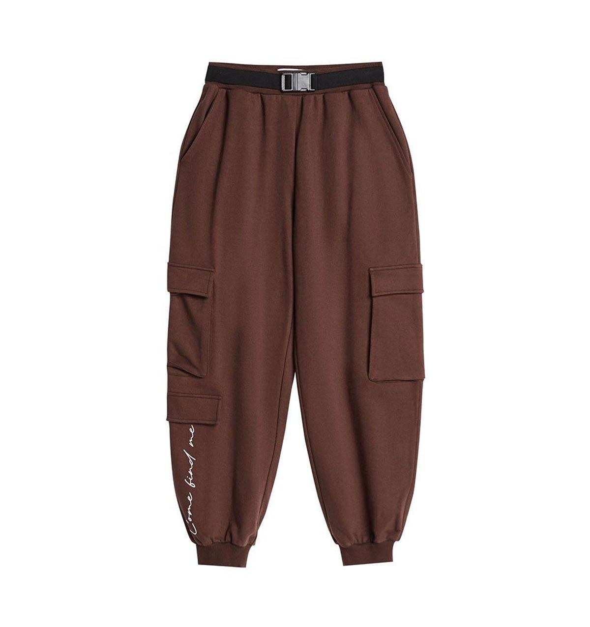 Pantalón jogger cargo en color marrón de Bershka. (Precio: 22,99 euros)