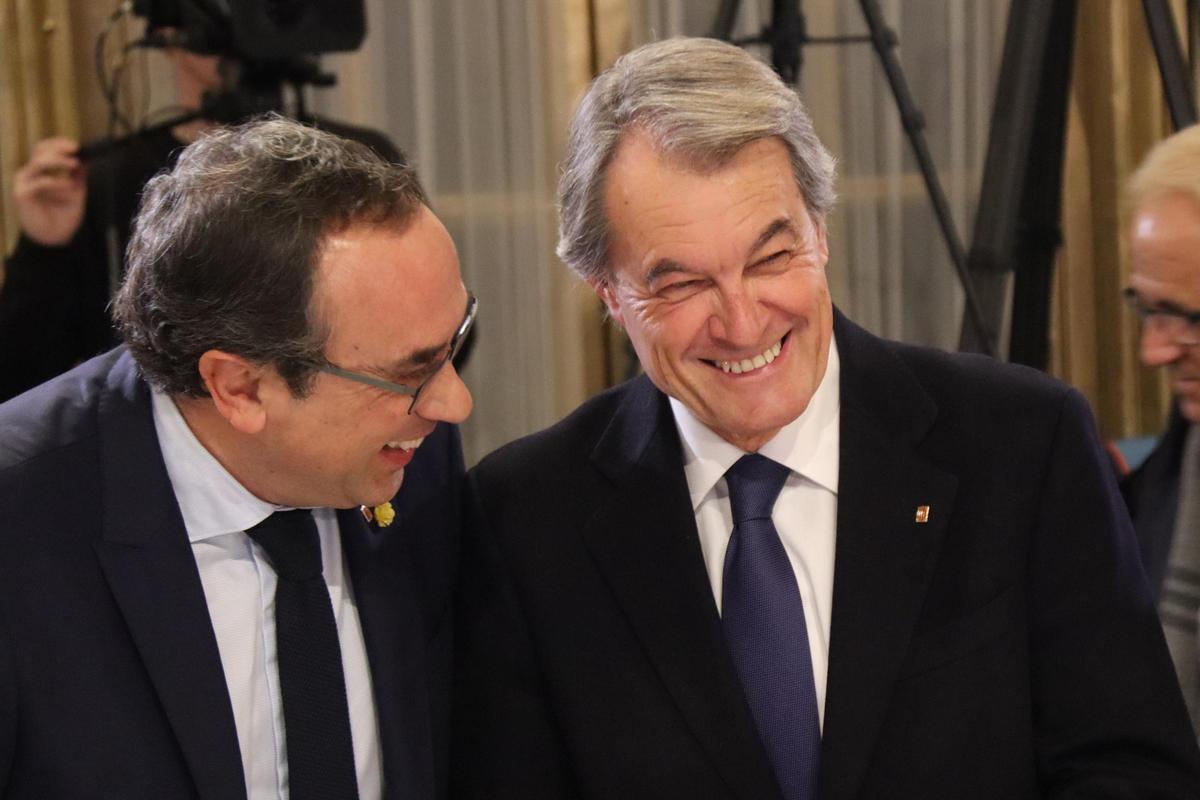 El expresident Artur Mas, junto al president del Parlament, Josep Rull