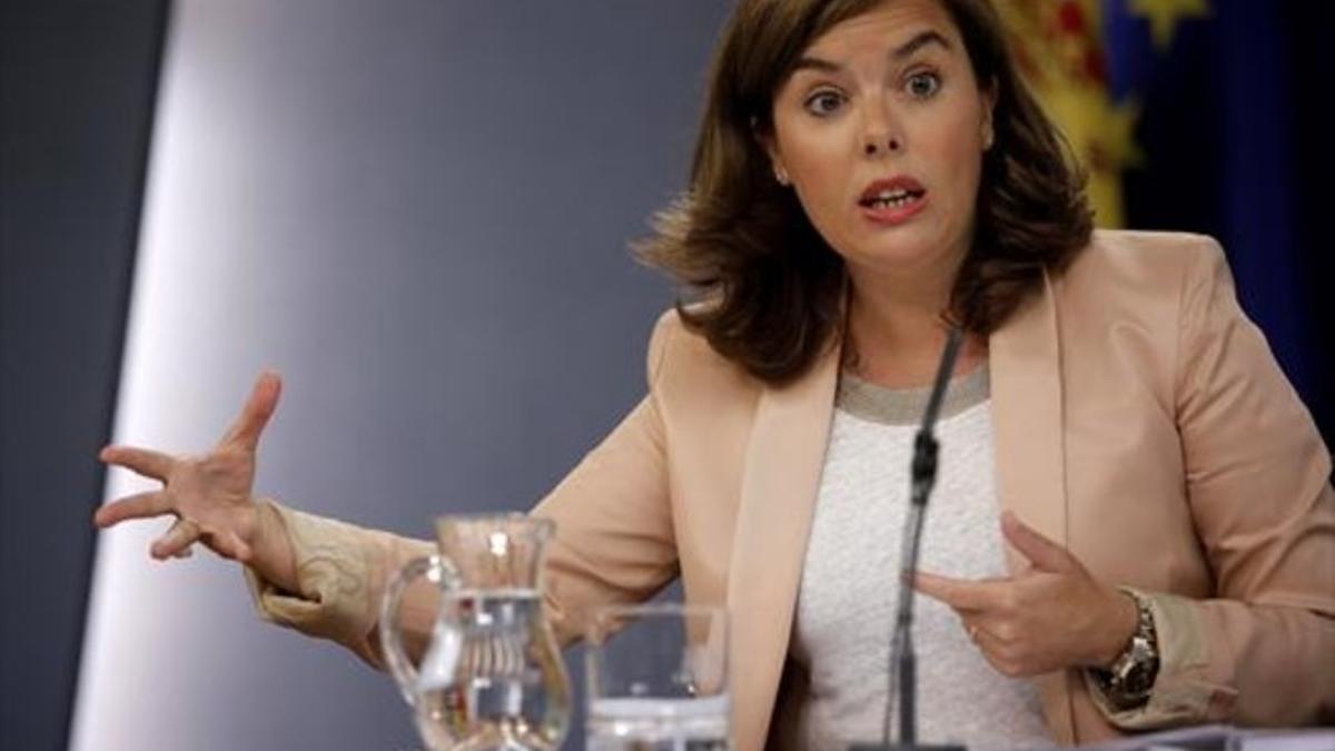 La vicepresidenta, Soraya Saénz de Santamaría, ayer tras el Consejo de Ministros.