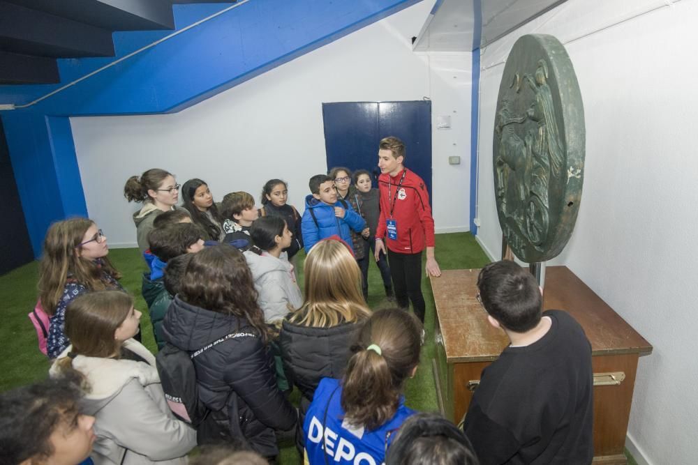 El CEIP Arteixo en Riazor con Valores Branquiazuis