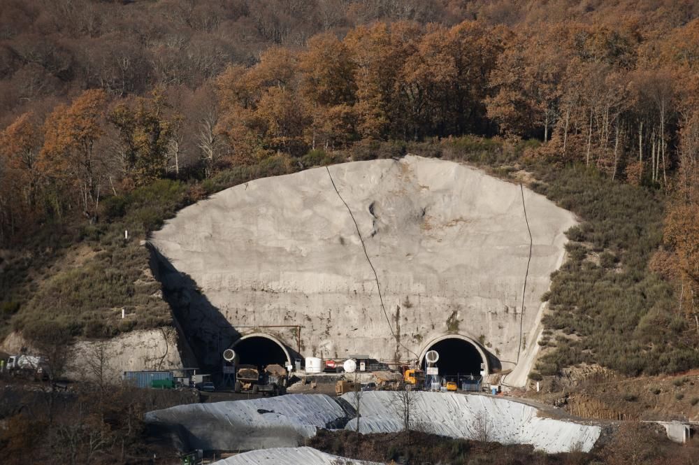 Obras en el túnel de Bolaños. // Brais Lorenzo