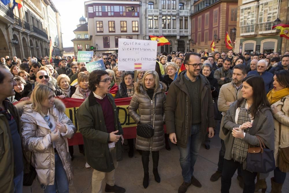 Concentración de la plataforma "España existe" en Oviedo.