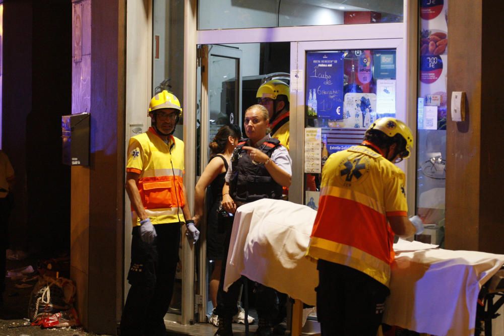 Un cotxe perd el control i atropella nou persones d'una terrassa de Girona