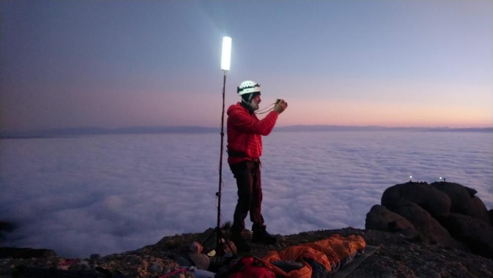 «Llum i llibertat» il·lumina les agulles de Montserrat