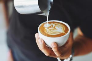 Un café.