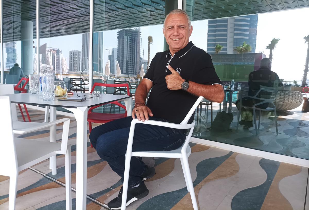 Hristo Stoichkov, en la terraza del hotel donde se hospeda en Doha.