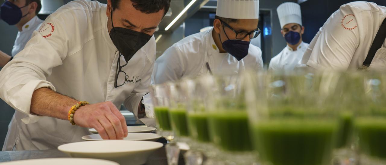 Camarena en las cocinas del Ritz.