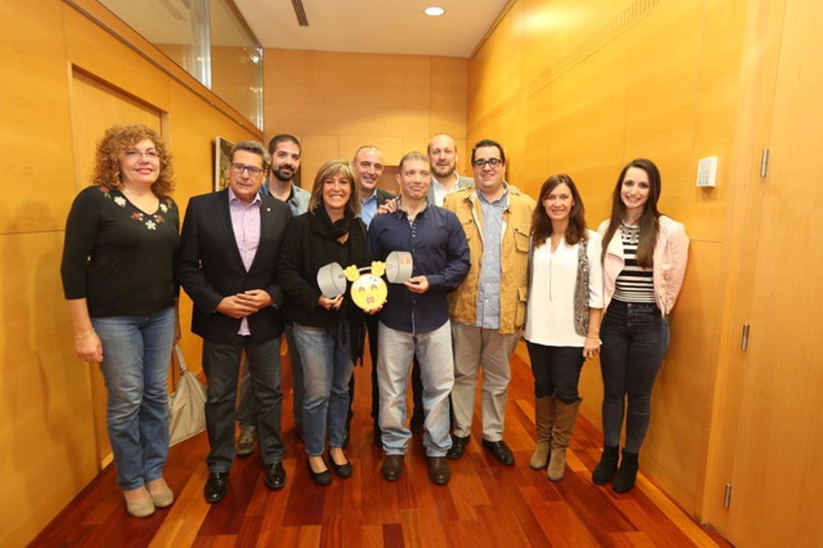 L’alcaldessa de l’Hospitalet, Núria Marín, amb el campió del món d’halterofília màster 2015, l’hospitalenc Paco García. L’alcaldessa de l’Hospitalet, Núria Marín, amb el campió del món d’halterofília màster 2015, l’hospitalenc Paco García.