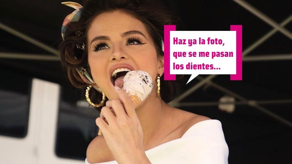 Selena Gomez comiendo helado