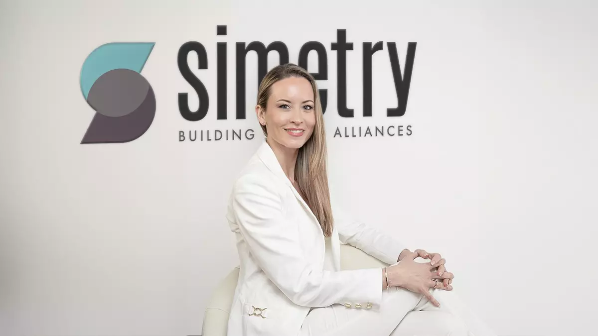 Senti Bernabeu da el salto al emprendimiento y lanza SIMETRY, su propia consultora de comunicación estratégica