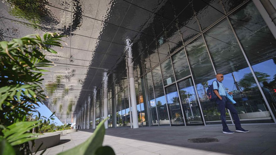 Two companies bid for the improvement of the Tenerife South Airport