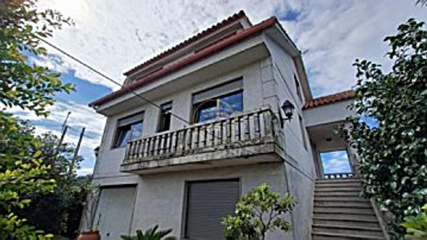 300.000 € Venta de casa en Cabral (Vigo) 235 m2, 4 habitaciones, 3 baños, 1.277 €/m2...