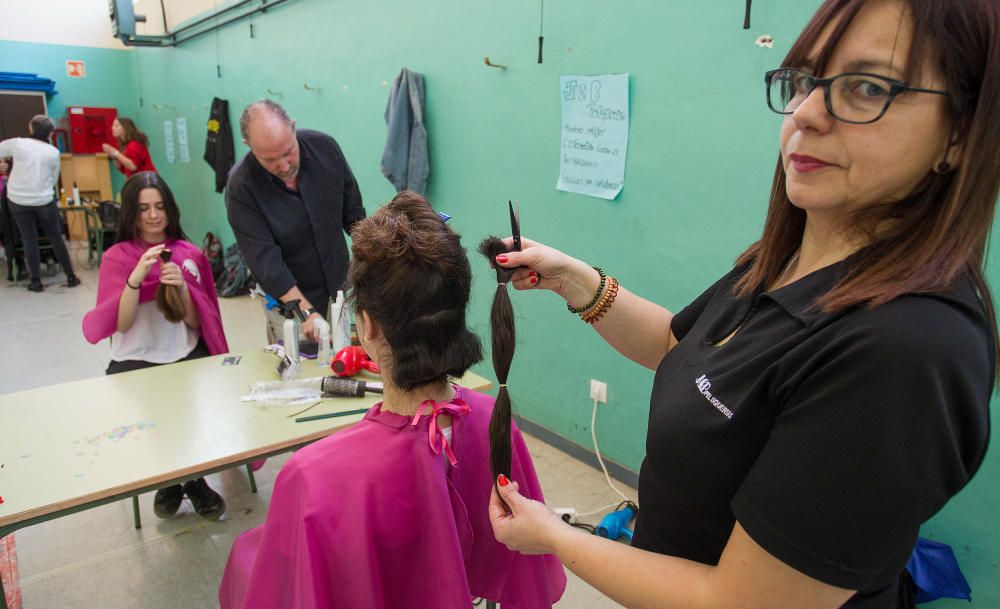 El Instituto Cabo de la Huerta conmemora el Día de la Mujer recaudando cabello y donativos