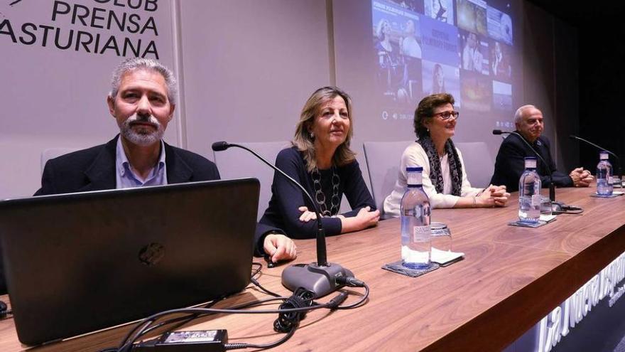 De izquierda a derecha, Carlos Lines, Cristina Martínez, María Teresa González y Pere Casan.