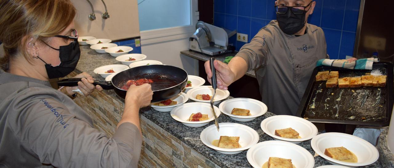 La clase sobre aprovechamiento de alimentos que cerró, ayer, el Aula Gastronómica de Valga.