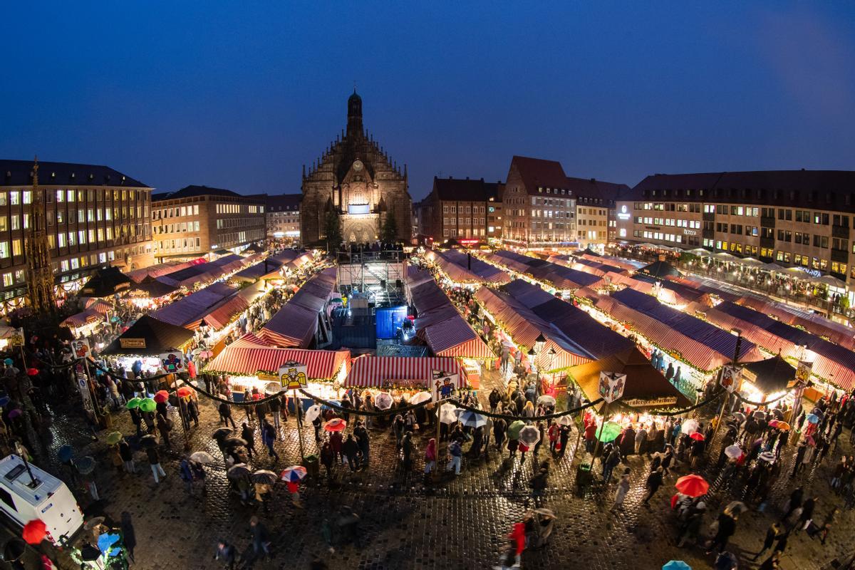 Der Nürnberger Christkindlesmarkt.Die Weihnachtsmärkte in Bayern sind heuer wieder gut besucht. Die Händler zeigten sich zufrieden, und «die Kunden waren begeistert