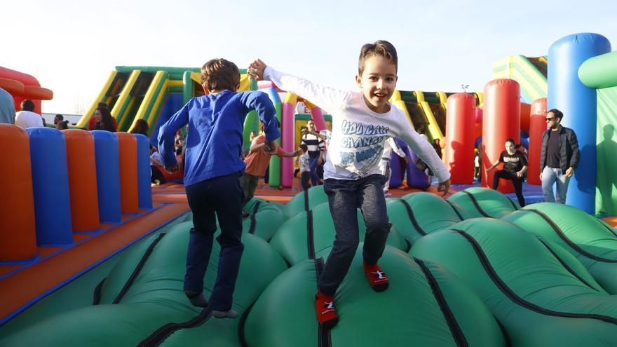 Llega a Córdoba Funbox, el parque hinchable más grande del mundo